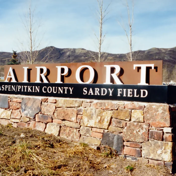 Aspen_pitkin_airport_retouched